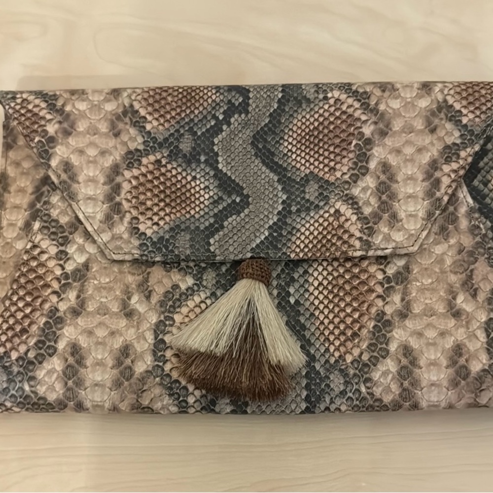 Oliveve envelope clutch